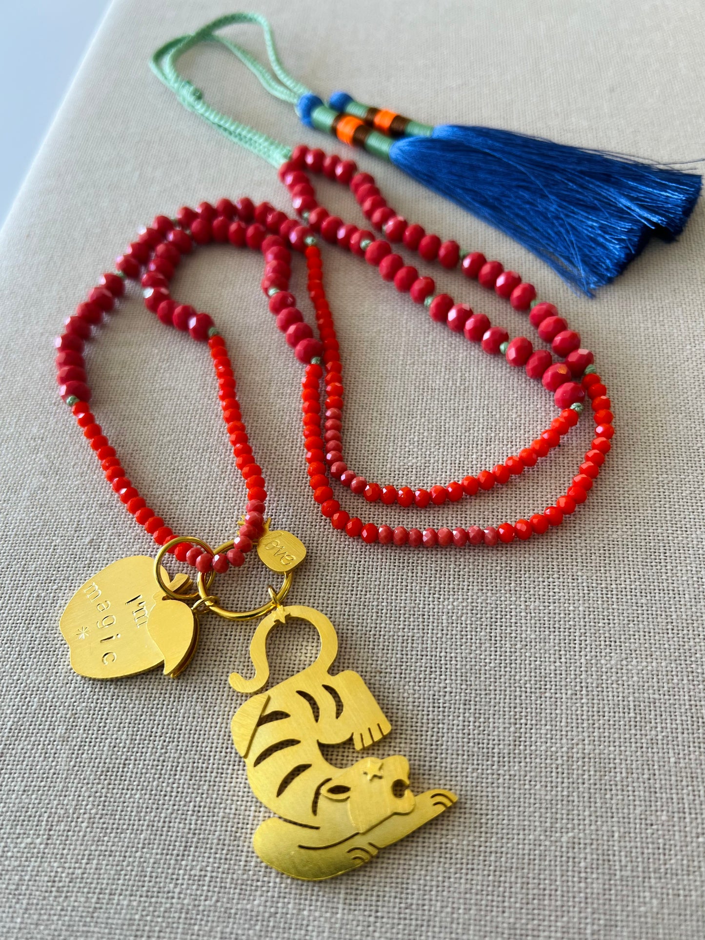 MAGIC TIGER NECKLACE RED